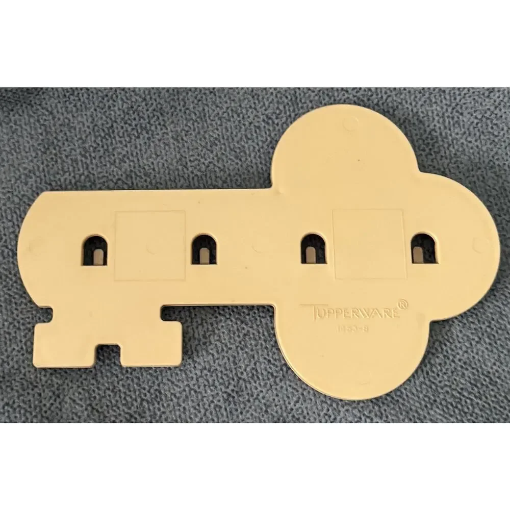 NOS vtg. Beige Tupperware Key Holder Wall Hanger Gadget Holder 1453-16